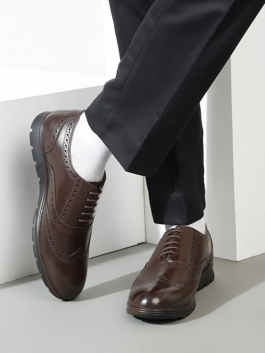 Men Brown Leather Lace-Up Brogue Derby Shoes