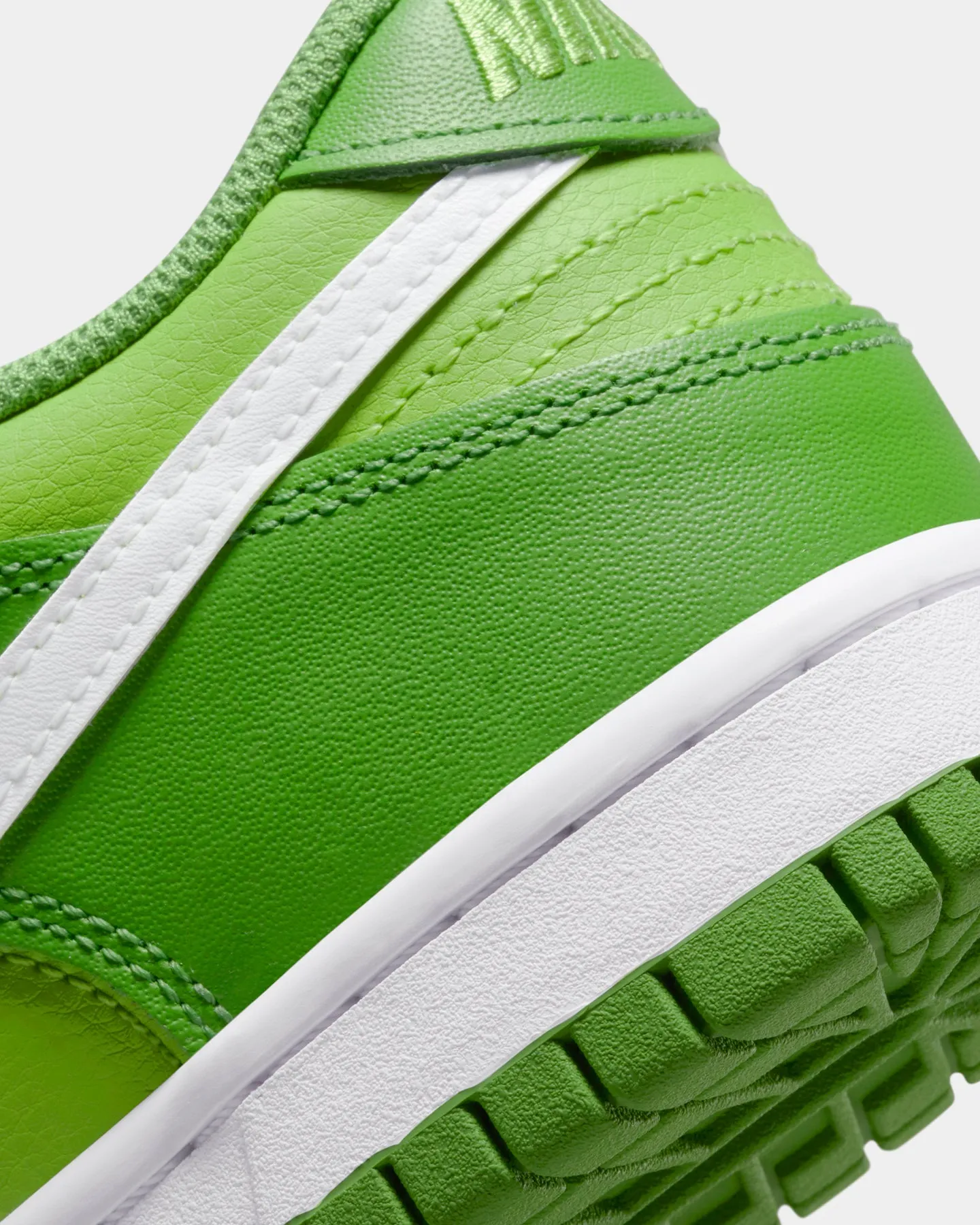 Nike Kids' Nike Dunk Low (GS) 'Chlorophyll' Chlorophyll/White/Vivid Green